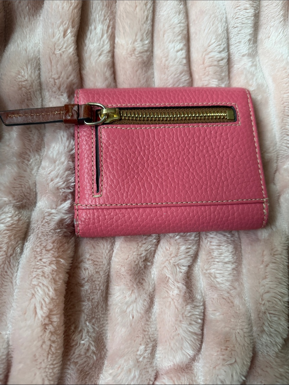 Dooney & Bourke Hot Pink Pebbled Leather Compact Wallet with Gold Plaque - Picture 2 of 6
